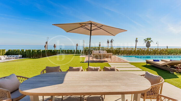 Villa El Saladillo - Luxurious Beach House Frontline Beach, East Estepona