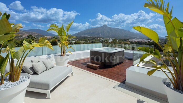 Villa Camelia - Contemporary Villa in Las Brisas, Nueva Andalucia