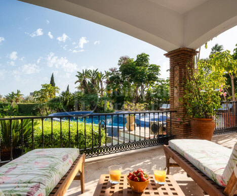 Villa El Paraiso - Andalusian Charm & Elegance in El Paraiso Alto