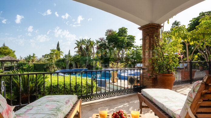 Villa El Paraiso - Andalusian Charm & Elegance in El Paraiso Alto