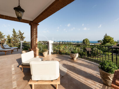 Villa El Paraiso - Andalusian Charm & Elegance in El Paraiso Alto