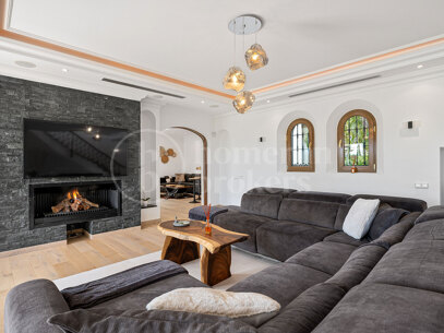 Villa El Paraiso - Andalusian Charm & Elegance in El Paraiso Alto