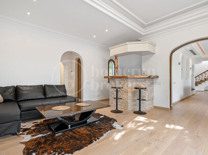 Villa El Paraiso - Andalusian Charm & Elegance in El Paraiso Alto