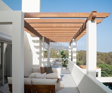 Los Belvederes - Luxurious Duplex Penthouse in Los Belvederes, Nueva Andalucia