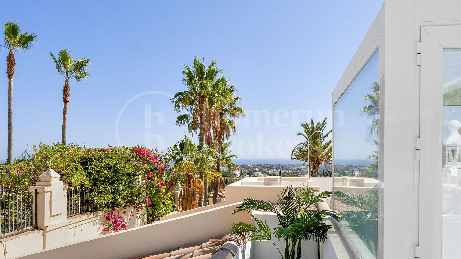 Casa Chloe - Exclusive Townhouse with Rooftop Terrace in La Quinta
