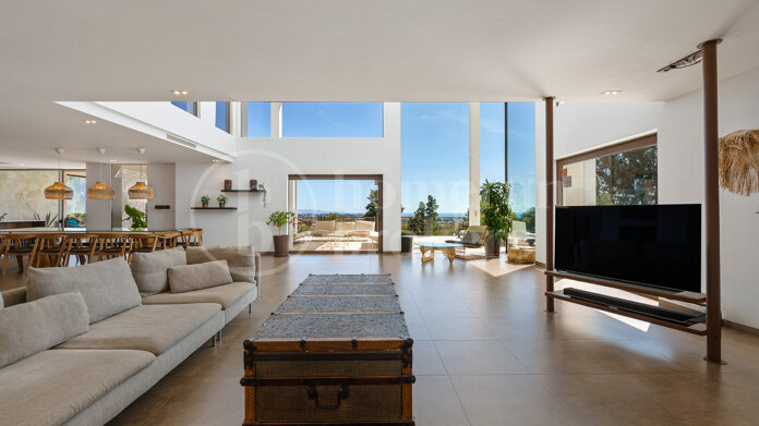 Casa Leon - Luxurious Frontline Golf Villa with Sea Views in La Alquería