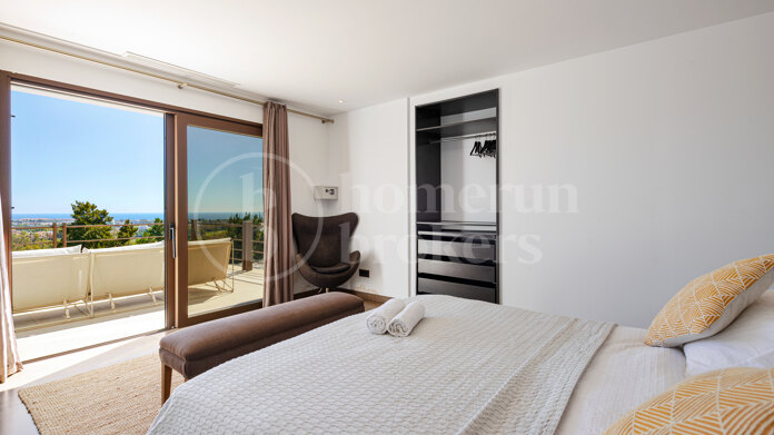 Casa Leon - Luxurious Frontline Golf Villa with Sea Views in La Alquería