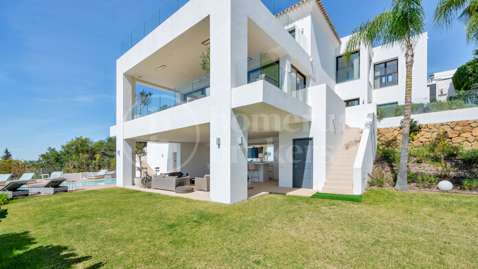 Villa Vistas - Luxury Villa with Sea Views, in Paraiso Alto