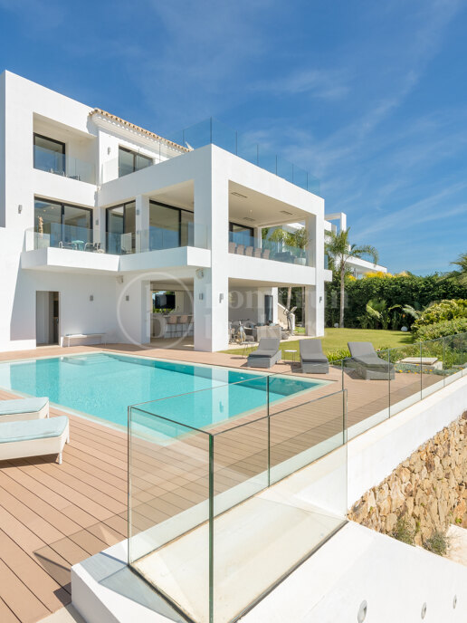 Villa Vistas - Luxury Villa with Sea Views, in Paraiso Alto
