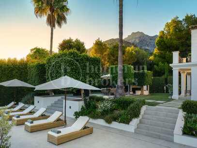Villa Vivaldi - Elegant Contemporary Villa in Sierra Blanca