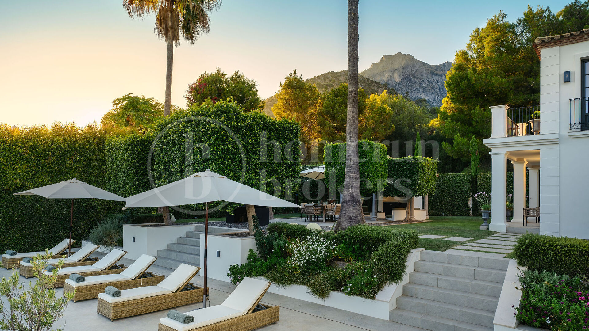 Villa Vivaldi - Elegant Contemporary Villa in Sierra Blanca