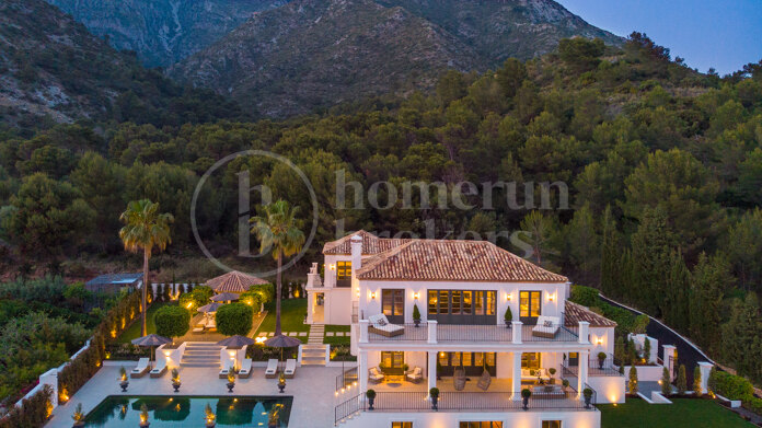 Villa Vivaldi - Elegant Contemporary Villa in Sierra Blanca