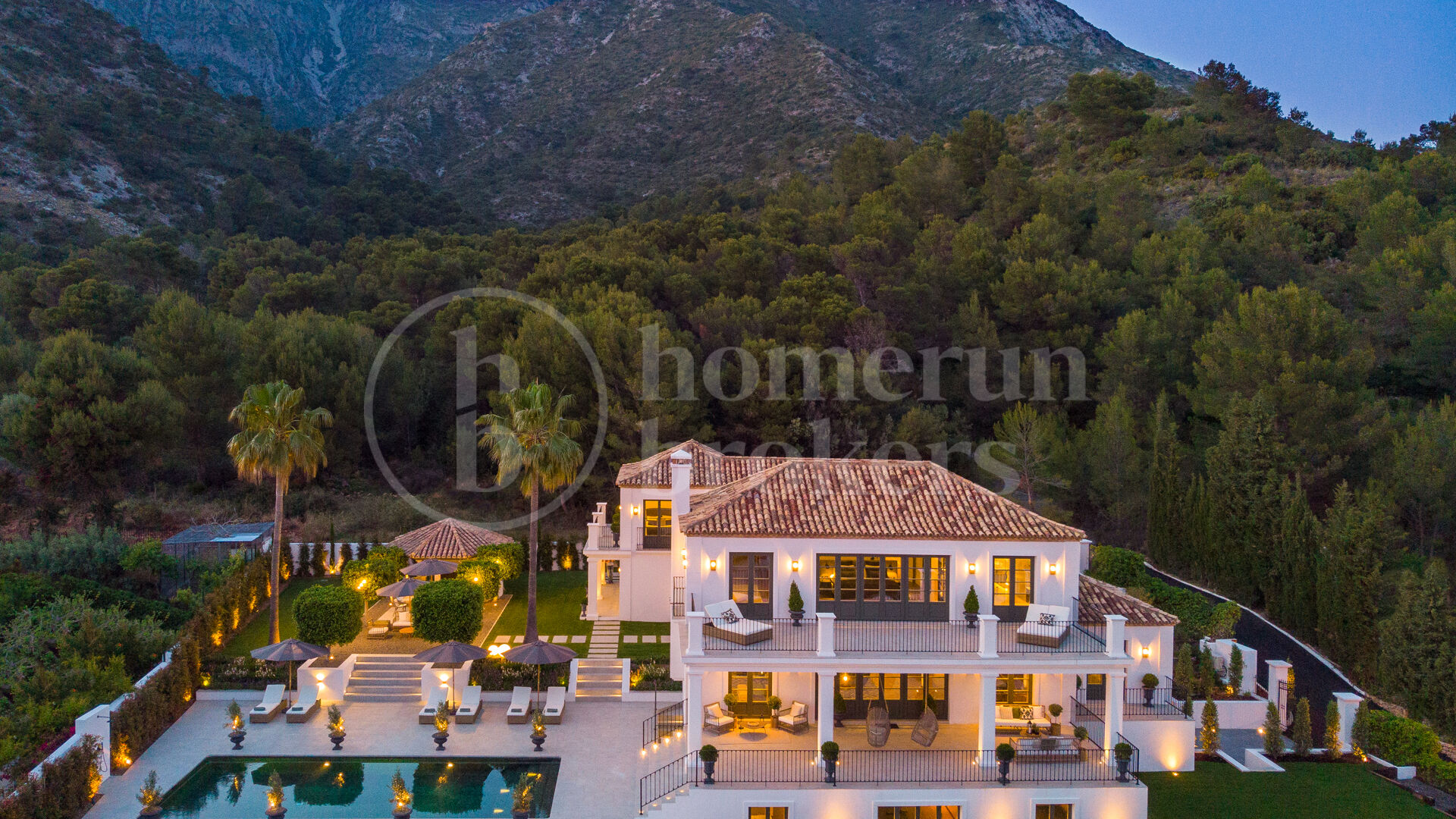 Villa Vivaldi - Elegant Contemporary Villa in Sierra Blanca