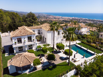 Villa Vivaldi - Elegant Contemporary Villa in Sierra Blanca