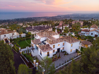 Villa Vivaldi - Elegant Contemporary Villa in Sierra Blanca