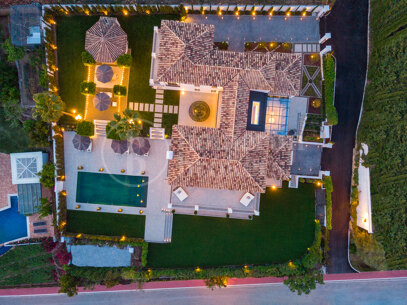 Villa Vivaldi - Elegant Contemporary Villa in Sierra Blanca
