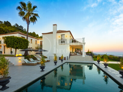 Villa Vivaldi - Elegant Contemporary Villa in Sierra Blanca