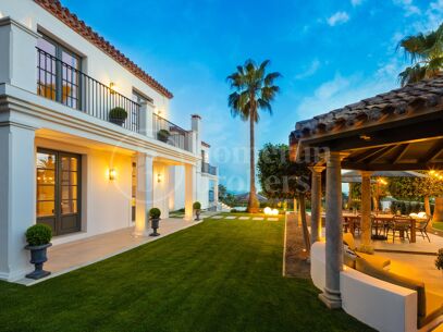 Villa Vivaldi - Elegant Contemporary Villa in Sierra Blanca