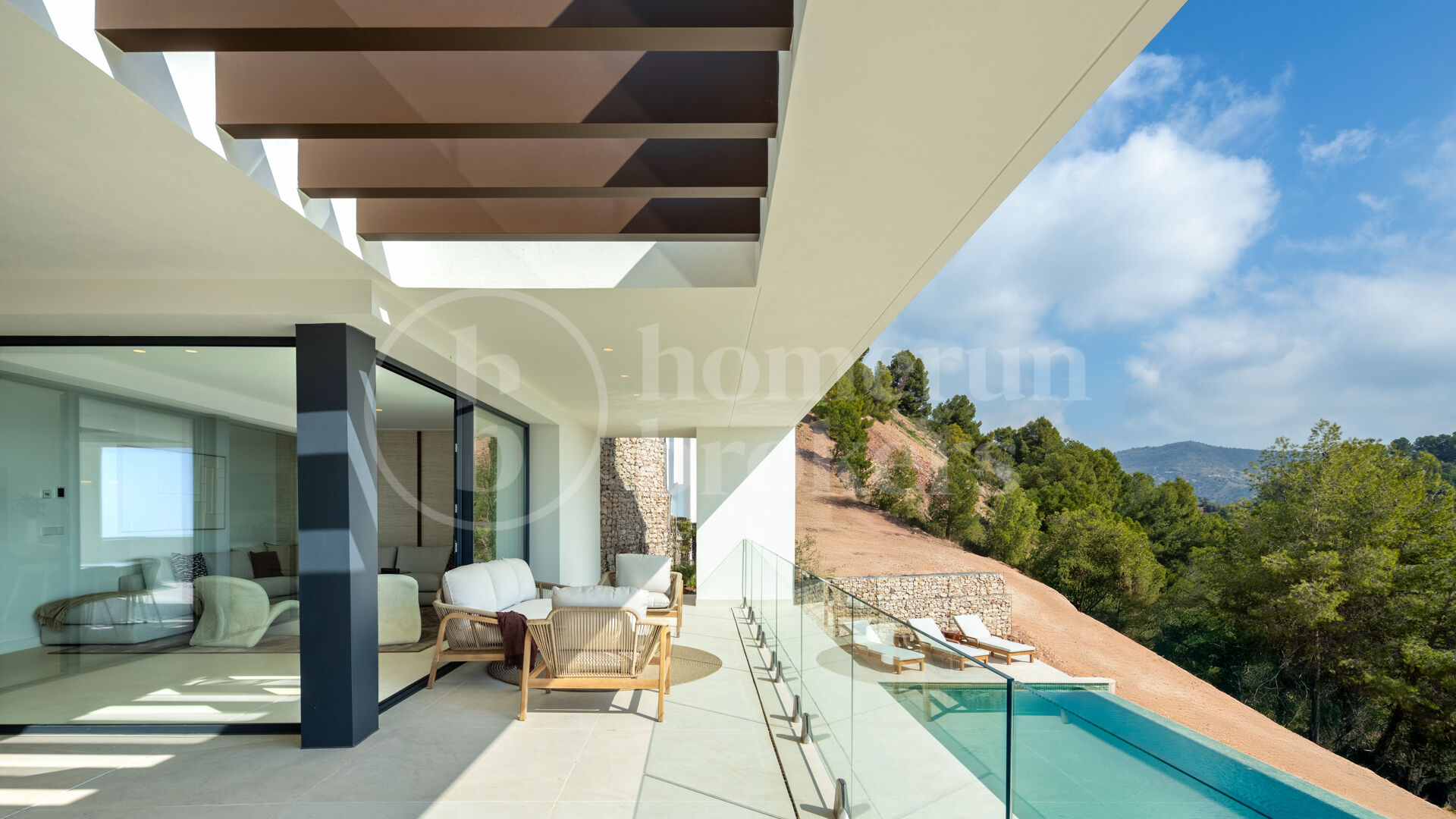 Villa Acacia - Where Luxury Meets Nature in Pinares de San Anton