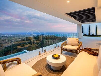 Villa Acacia - Where Luxury Meets Nature in Pinares de San Anton