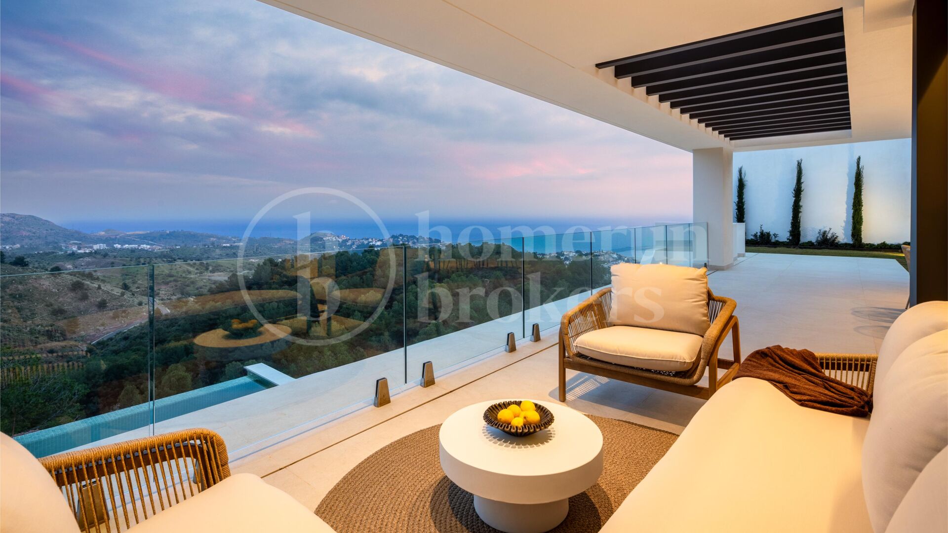 Villa Acacia - Where Luxury Meets Nature in Pinares de San Anton