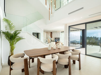 Villa Acacia - Where Luxury Meets Nature in Pinares de San Anton