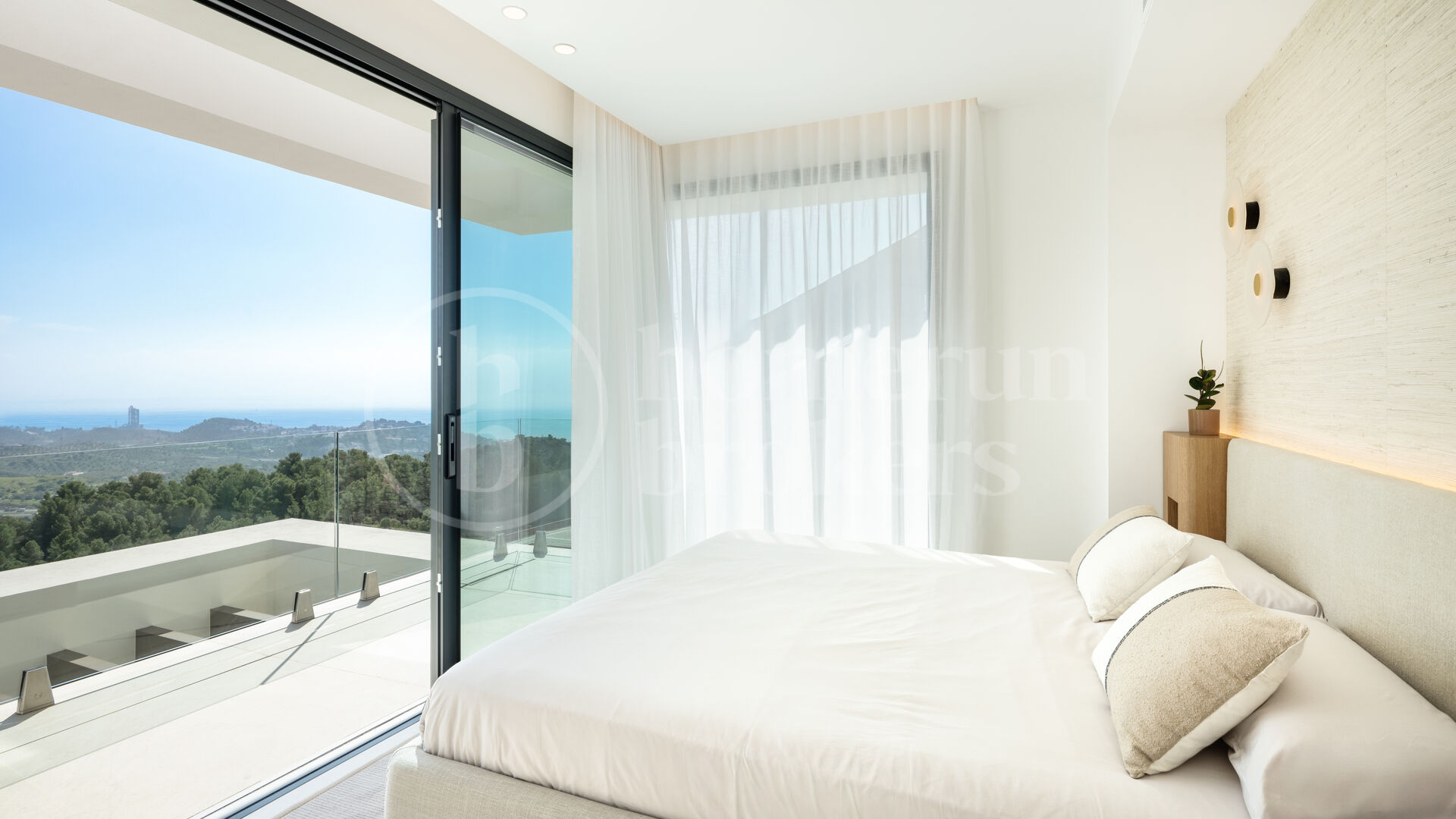 Villa Acacia - Where Luxury Meets Nature in Pinares de San Anton
