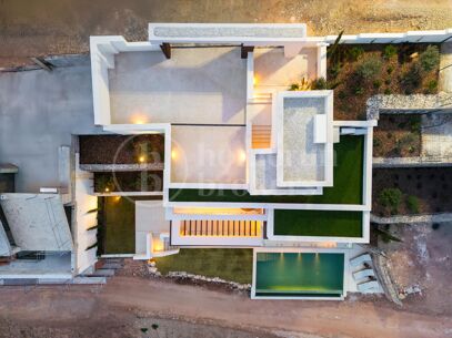 Villa Acacia - Where Luxury Meets Nature in Pinares de San Anton