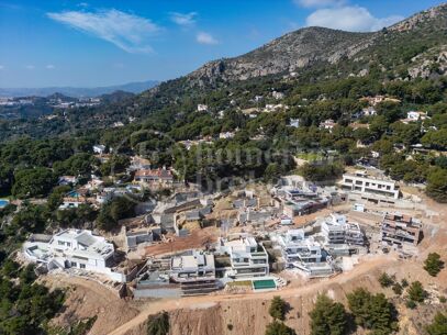 Villa Acacia - Where Luxury Meets Nature in Pinares de San Anton