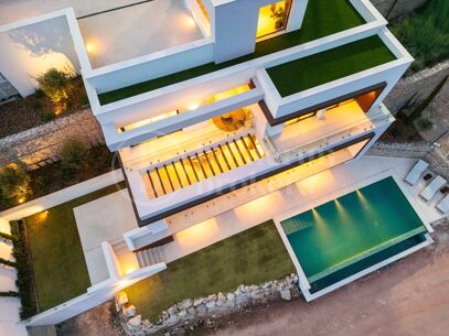 Villa Acacia - Where Luxury Meets Nature in Pinares de San Anton