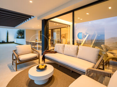 Villa Acacia - Where Luxury Meets Nature in Pinares de San Anton