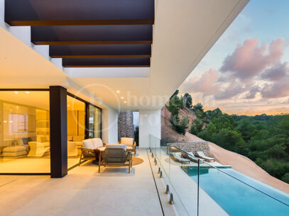 Villa Acacia - Where Luxury Meets Nature in Pinares de San Anton