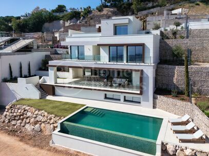 Villa Acacia - Where Luxury Meets Nature in Pinares de San Anton