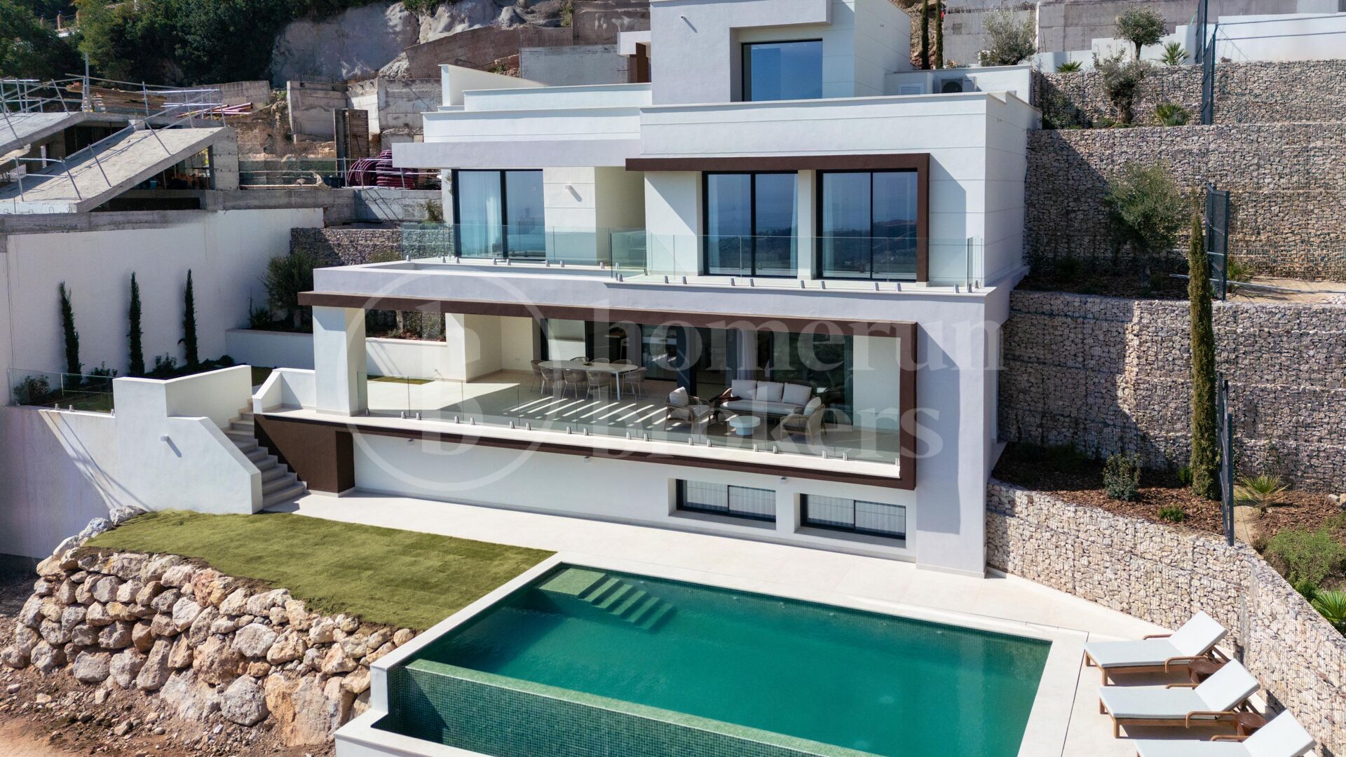 Villa Acacia - Where Luxury Meets Nature in Pinares de San Anton