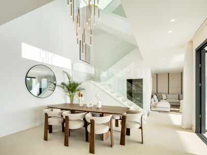 Villa Acacia - Where Luxury Meets Nature in Pinares de San Anton