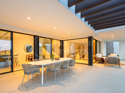 Villa Acacia - Where Luxury Meets Nature in Pinares de San Anton
