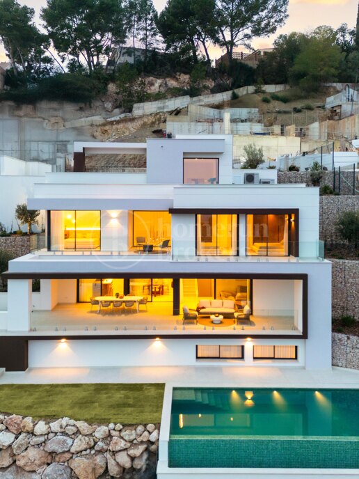 Villa Acacia - Where Luxury Meets Nature in Pinares de San Anton