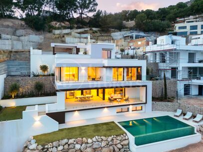 Villa Acacia - Where Luxury Meets Nature in Pinares de San Anton