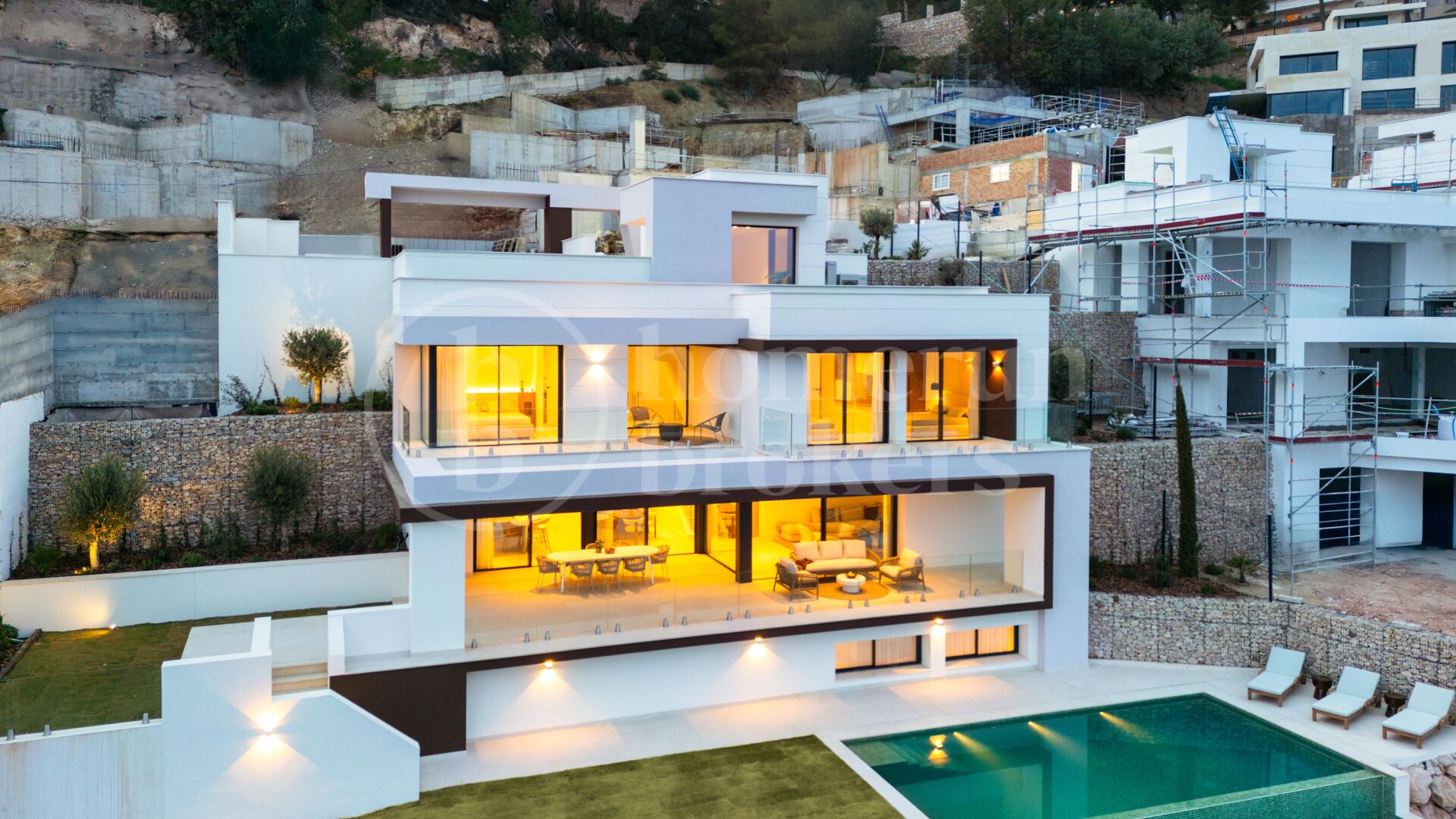 Villa Acacia - Where Luxury Meets Nature in Pinares de San Anton