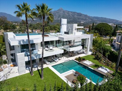 Rio Verde 47 - Samtida villa i Atalaya de Rio Verde, Marbella