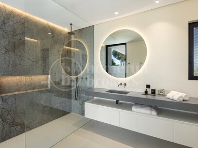 Rio Verde 47 - Samtida villa i Atalaya de Rio Verde, Marbella