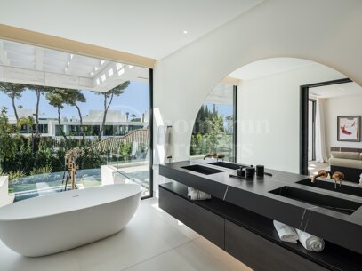 Rio Verde 47 - Samtida villa i Atalaya de Rio Verde, Marbella