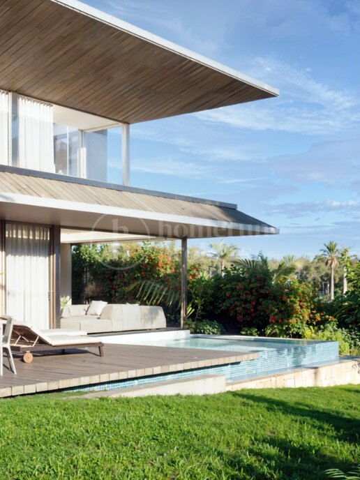 Villa Twinsenses -Luxurious Villa in the Prestigious New Golden Mile
