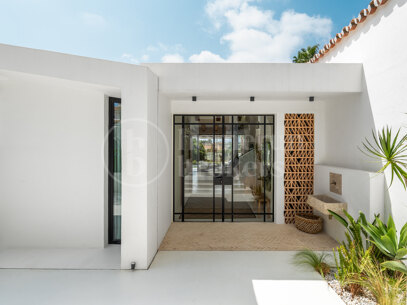 Villa Nazari - Luxury Frontline Golf Villa in Los Naranjos Golf Marbella