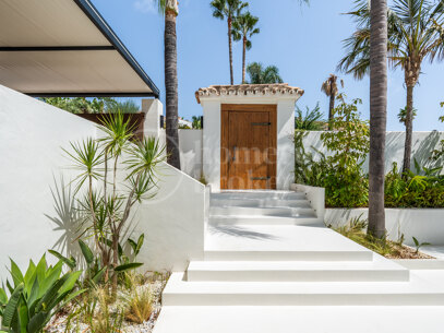 Villa Nazari - Luxury Frontline Golf Villa in Los Naranjos Golf Marbella