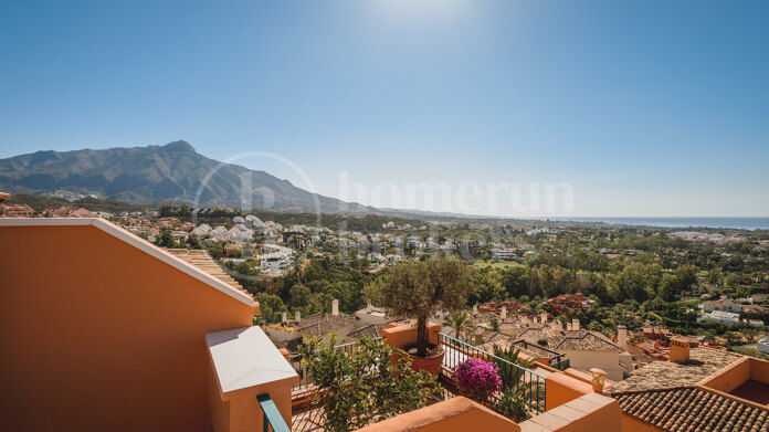 Los Belvederes - Duplex Penthouse with Sea and Golf Views