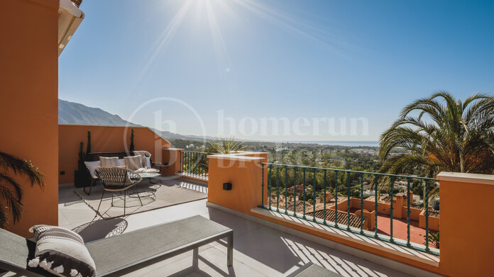 Los Belvederes - Duplex Penthouse with Sea and Golf Views