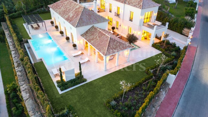 Villa Tuscany - Exceptional Classical Estate in Nueva Andalucia