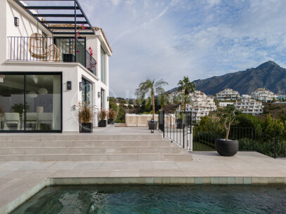 Hill Club 38 - Renovated Villa Located in Los Naranjos Hill Club