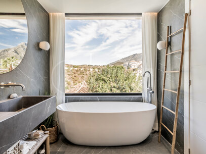 Hill Club 38 - Renovated Villa Located in Los Naranjos Hill Club
